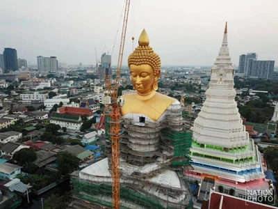 Set de statui mari de Buddha care urmează să fie instalate în Bangkok
